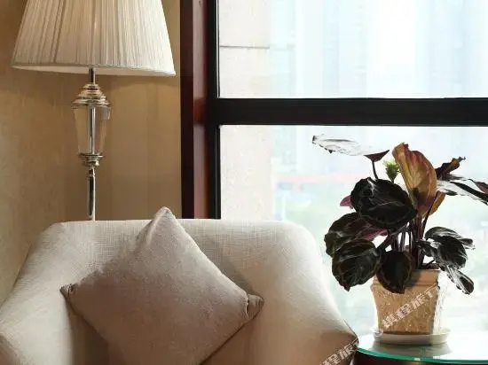 Zhenbao Holiday Hotel (Nanjing Olympic Sports Center)