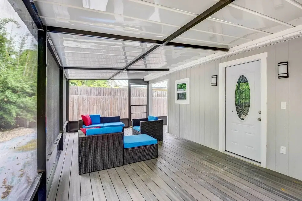 Sarasota Home w/ Screened Porch, Walk To Zoo!