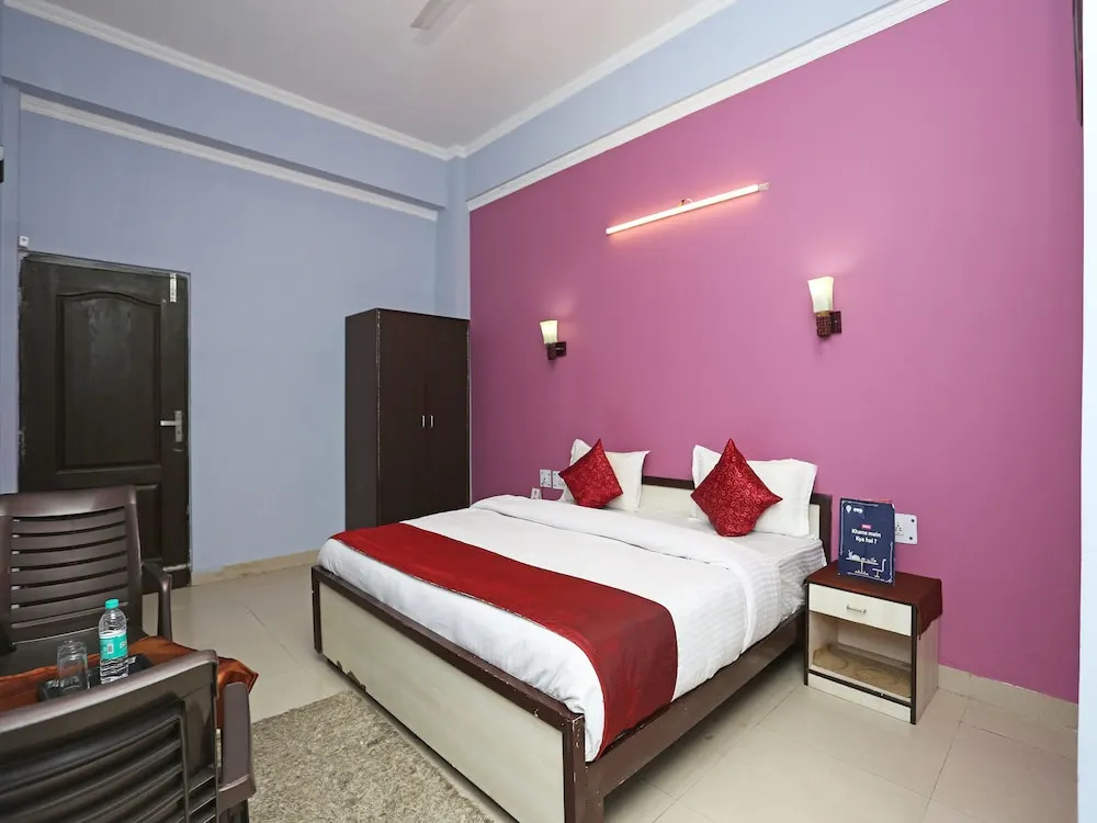 OYO 12784 Hotel Roomers