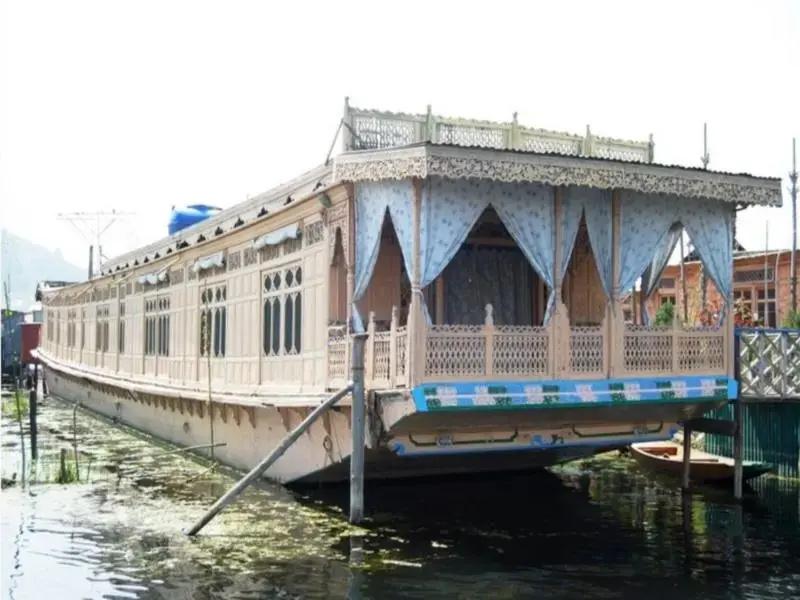 Houseboat Almost Heaven