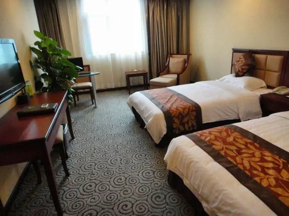 vienna hotel (HuaZhong Agricultural University in South Lake Store)