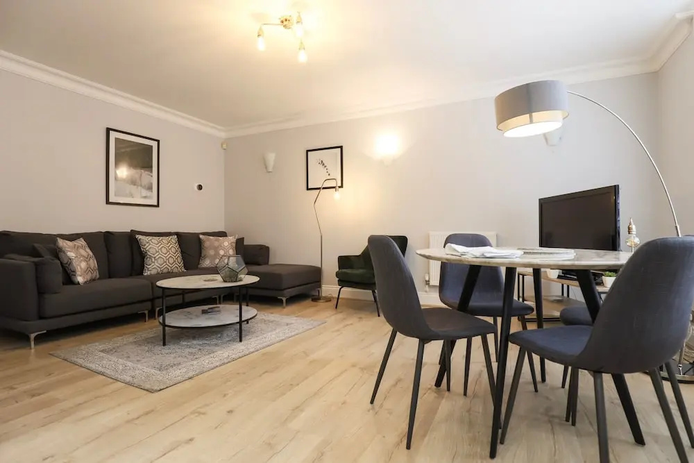 2 Bedroom Apartment in Borough