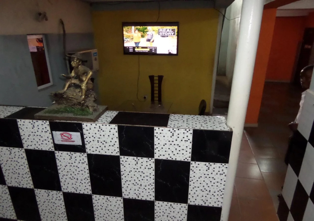 Metro Hotel Ajeigbe