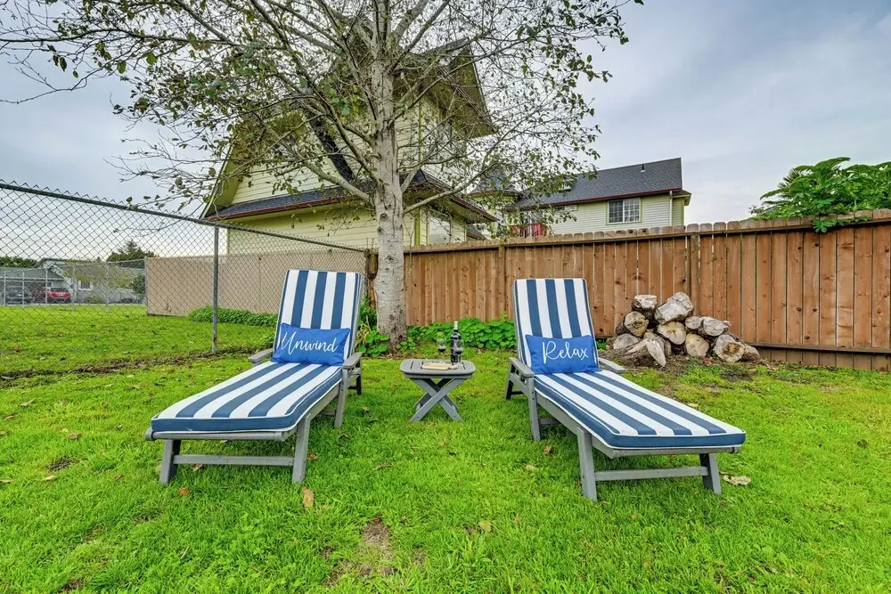 Unique Dog-friendly Log Cabin: Short Walk to Ocean