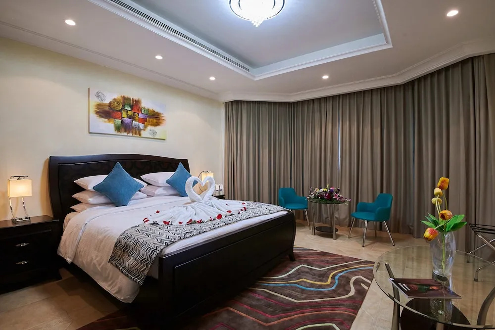 Rose Dream - 5 Bedrooms Palm Villa on the beach with private pool