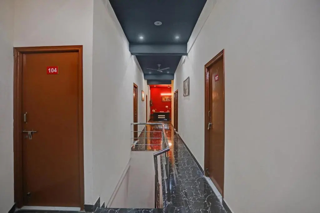 Flagship 87294 Pari Hotel