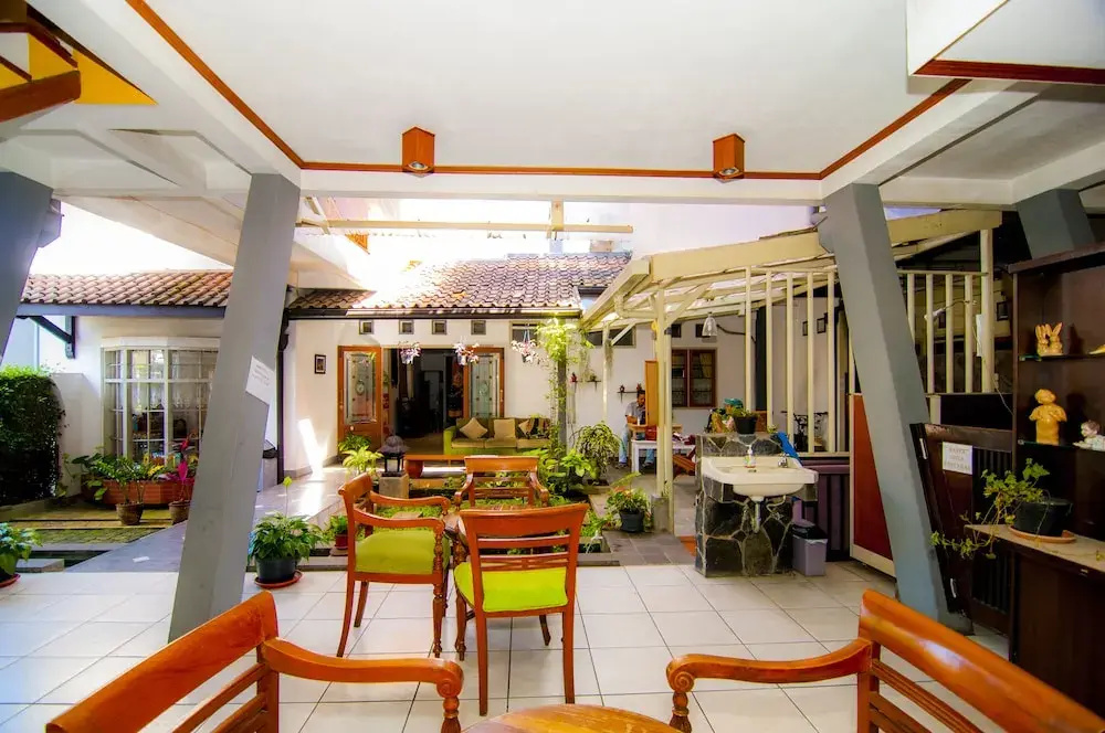 Rumah Asri Bed And Breakfast