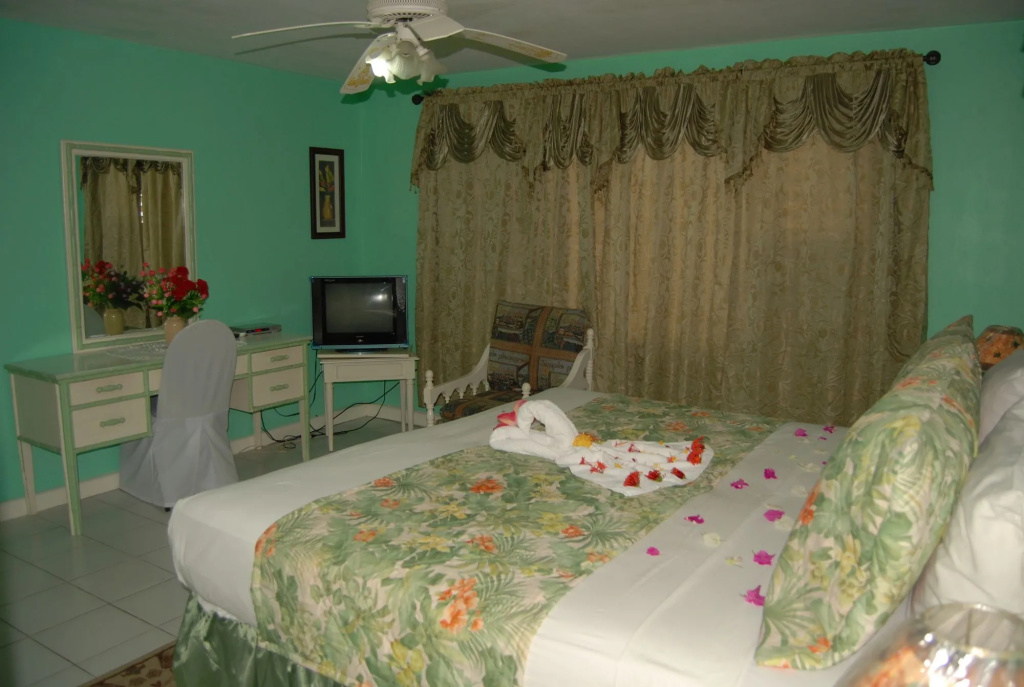 Pink Hibiscus Bed and Breakfast