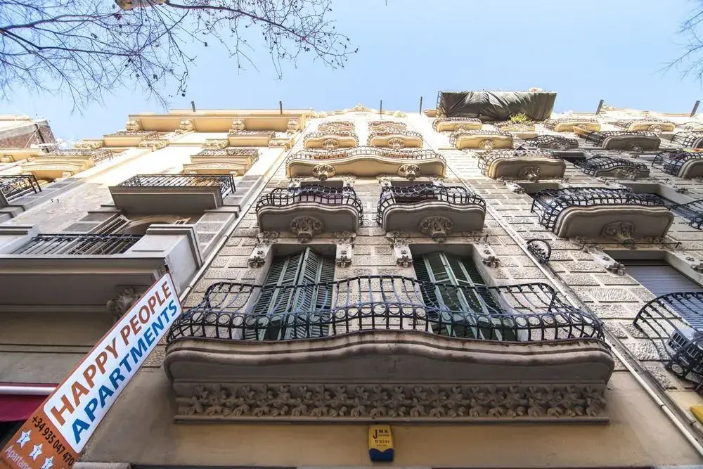 Happy People Sagrada Familia Apartments