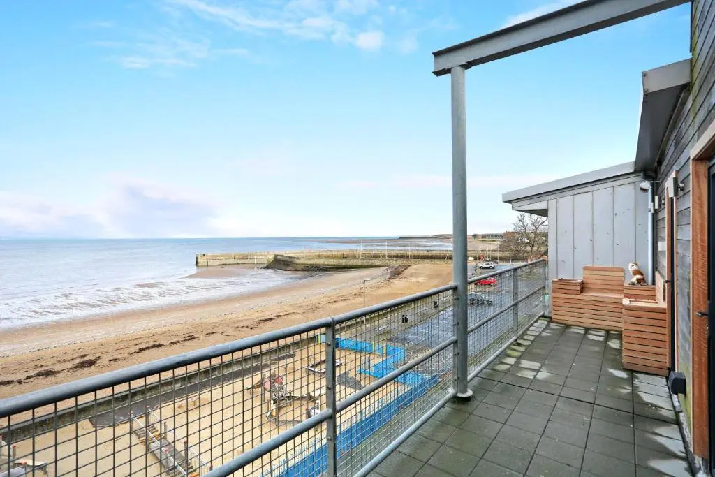 Stylish 3 bed with Stunning Sea Views