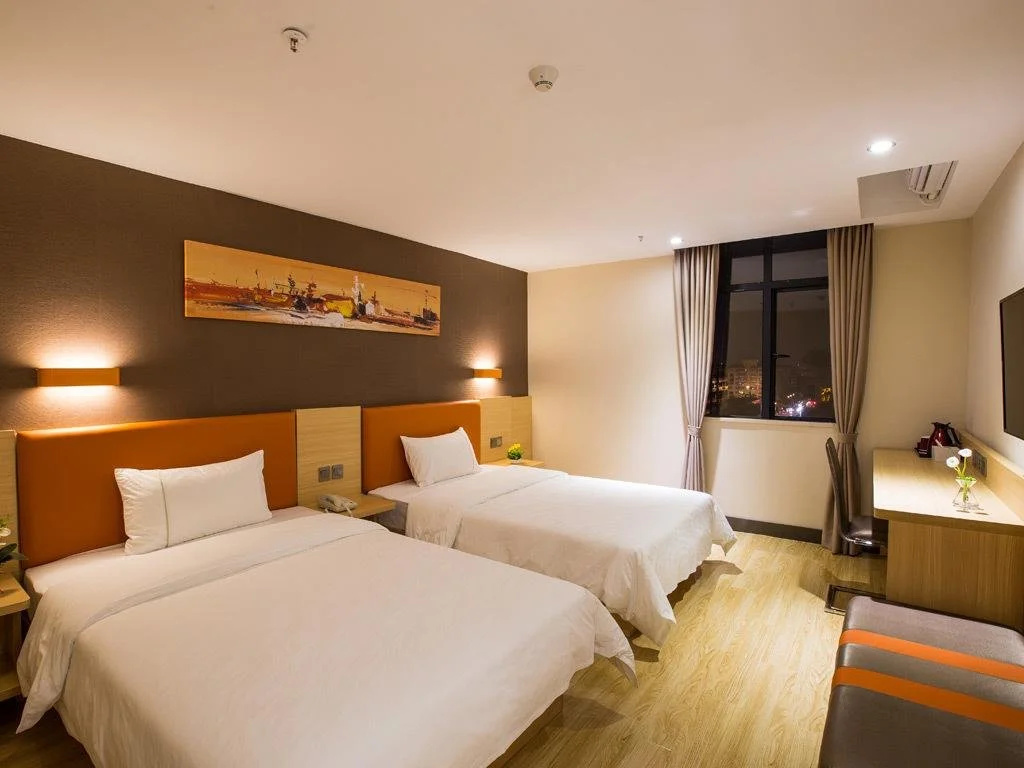 IU Hotel Tianjin Jinghai Shengli Street Branch
