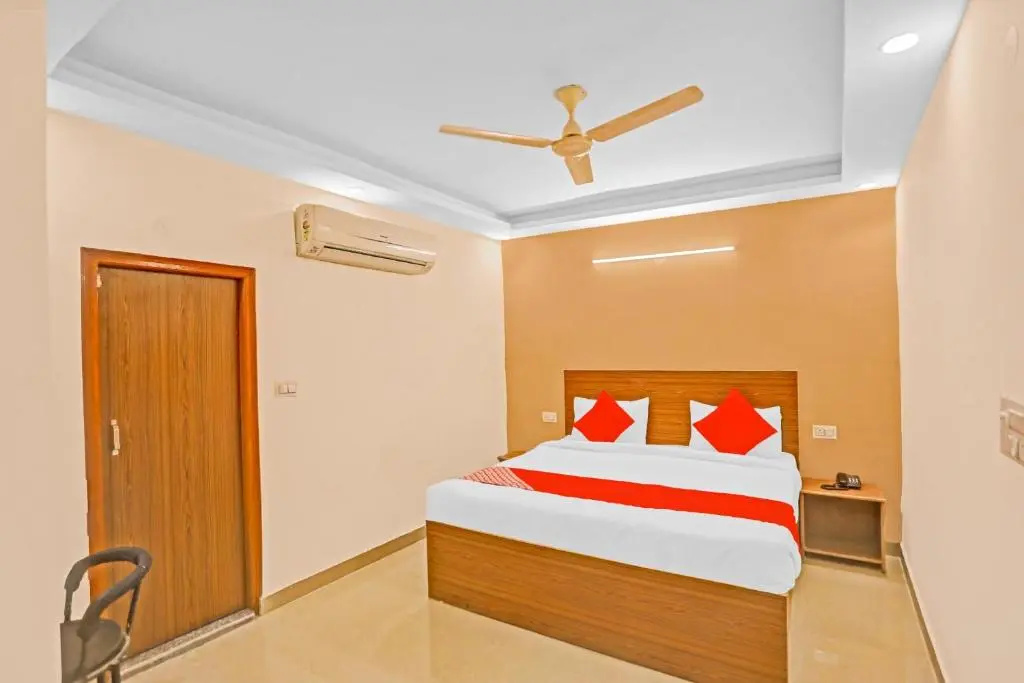 OYO 85984 Hotel Happy Spring