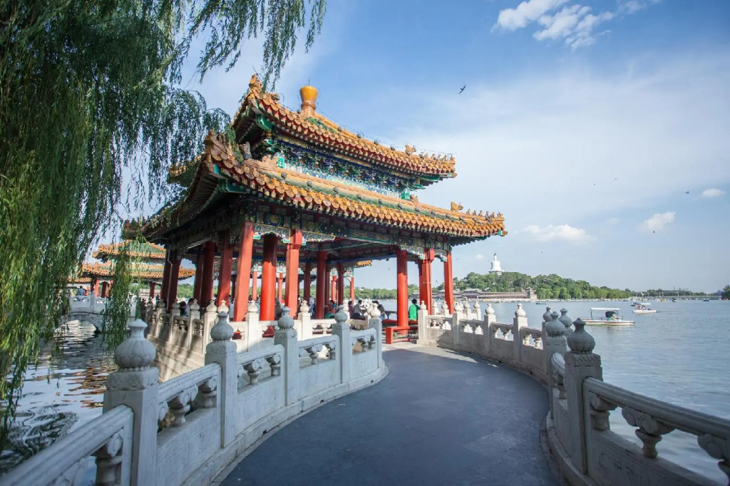 Super 8 (Beijing Gulou Metro Station)