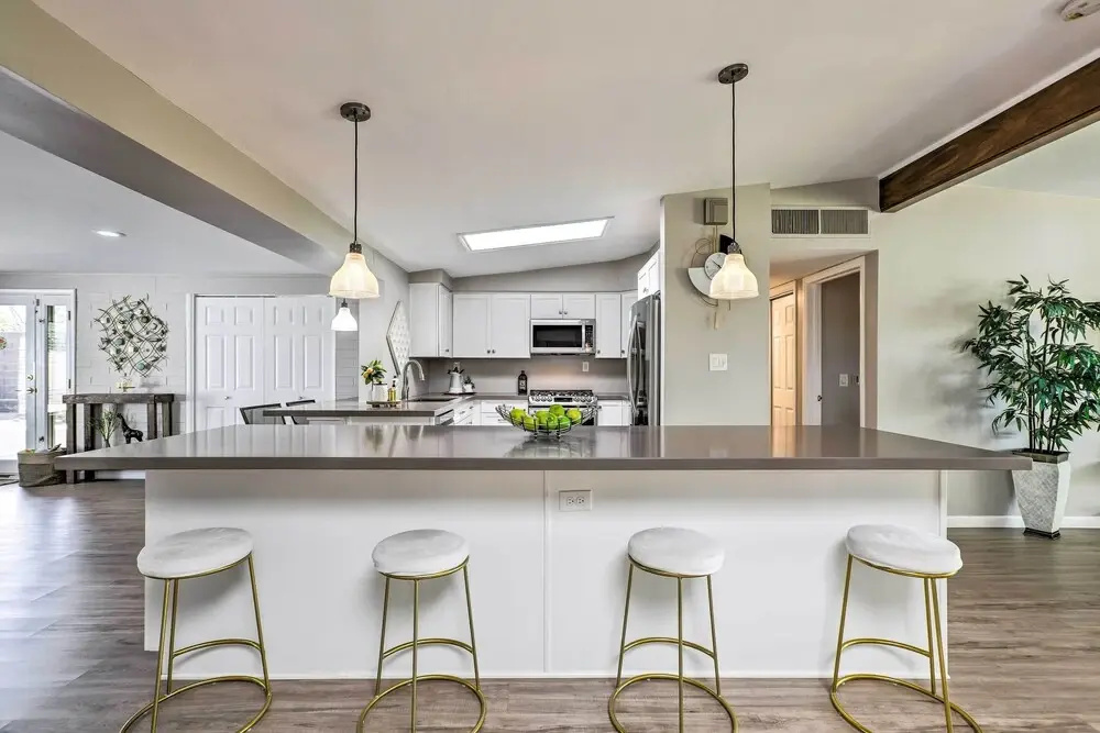 7 Mi to Downtown Phoenix Home with Pool and Foosball!