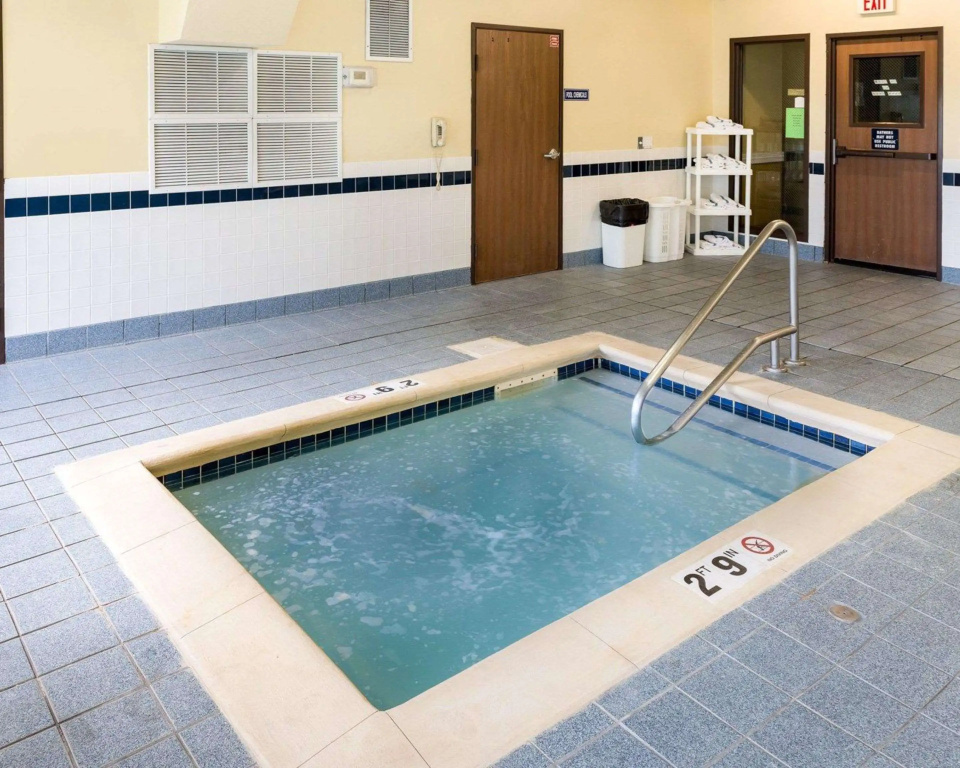 Quality Inn Lakeville North