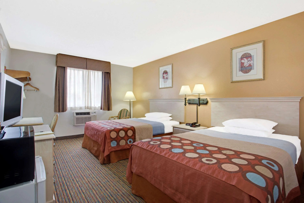 Super8 by Wyndham NEARBY Clearwater St Petersburg International Airport