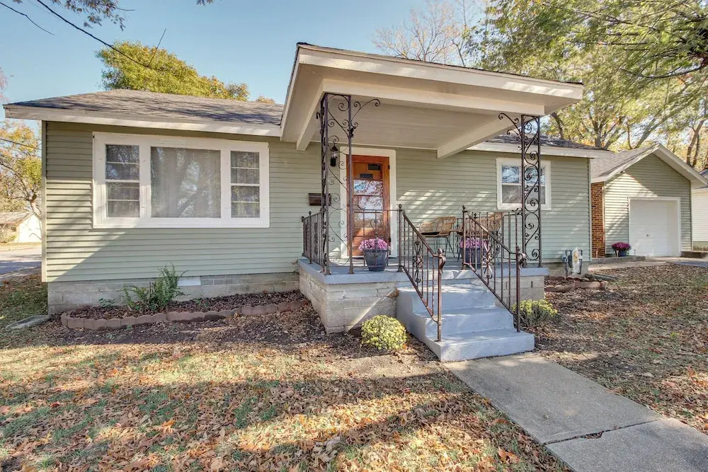 Missouri Escape w/ Furnished Patio, Near Downtown!