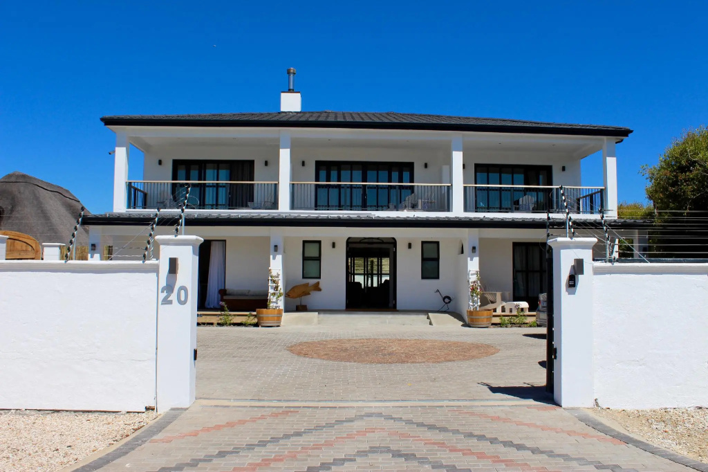 Whale Rock Luxury Lodge