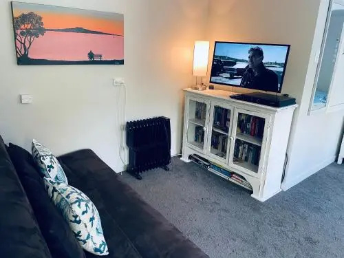 Whitby Studio - Mairangi Bay Beach