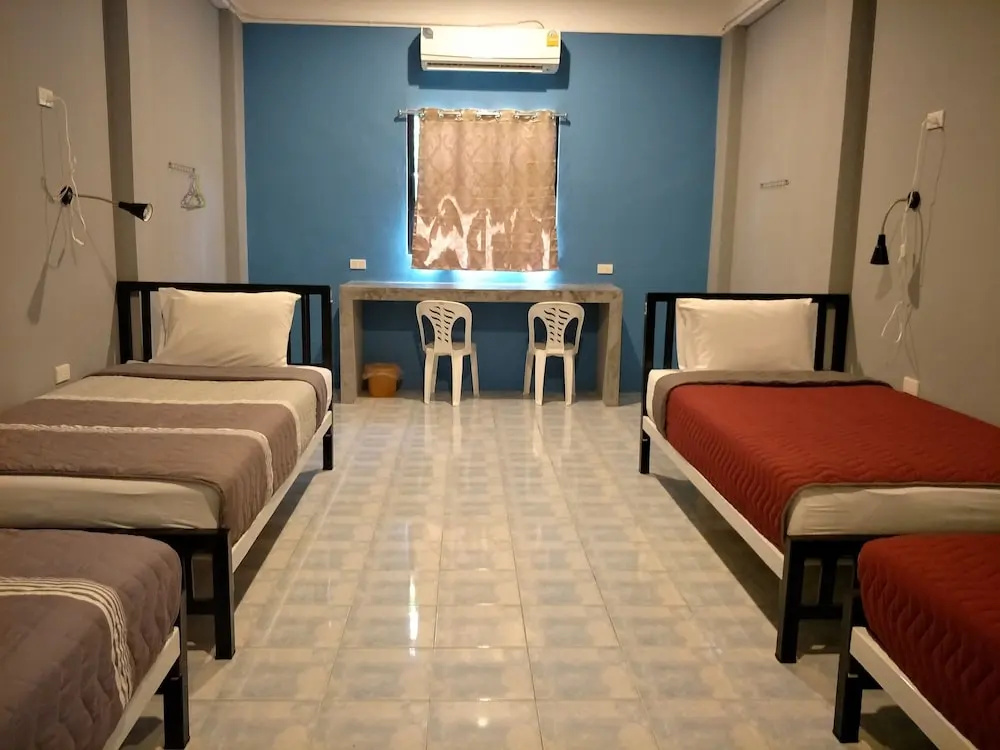 OYO 1147 The Moment Hostel
