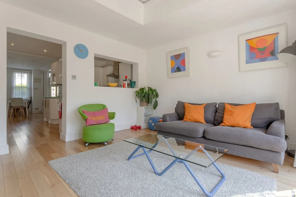 2 Bedroom House With Garden in Tooting