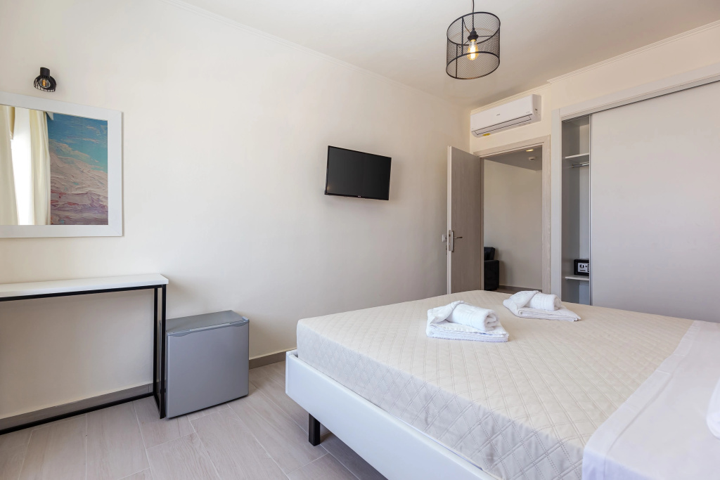 Aqua Luxury Suites by Estia