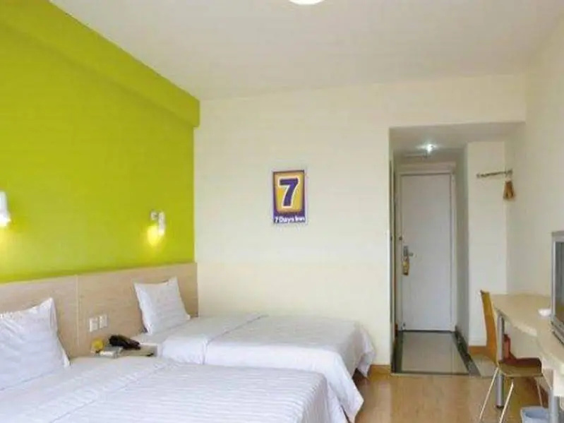 7 Days Inn Yushan Highway Motor Station Branch