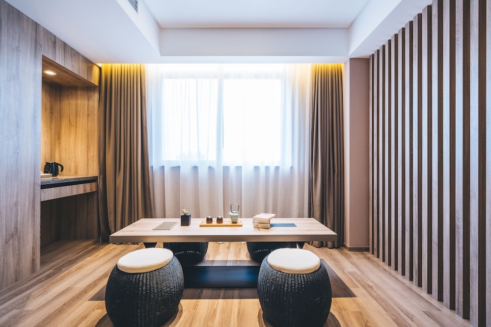 Atour Hotel Wuhan Tianhe Airport Tenglong Avenue Subway Station