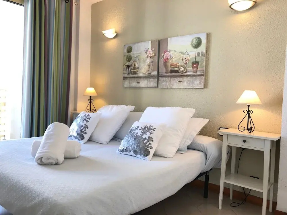 T&H Novelty 415 Family Apartment