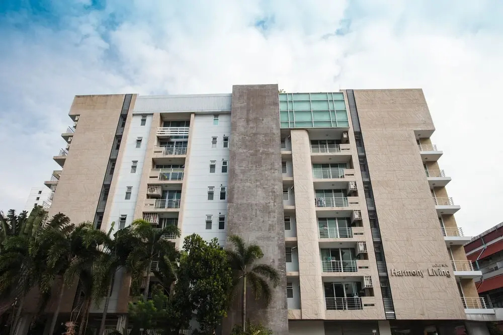 2C - 2 Bedroom Downtown Apartment With Shared Pool