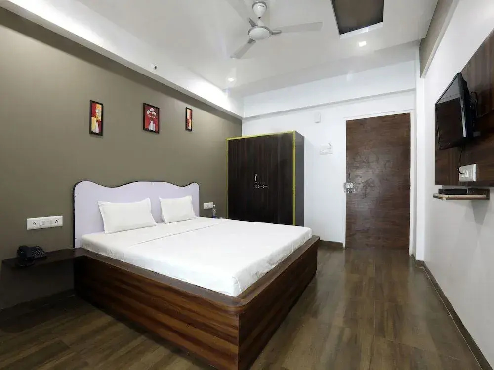 OYO 12817 White house beach resort