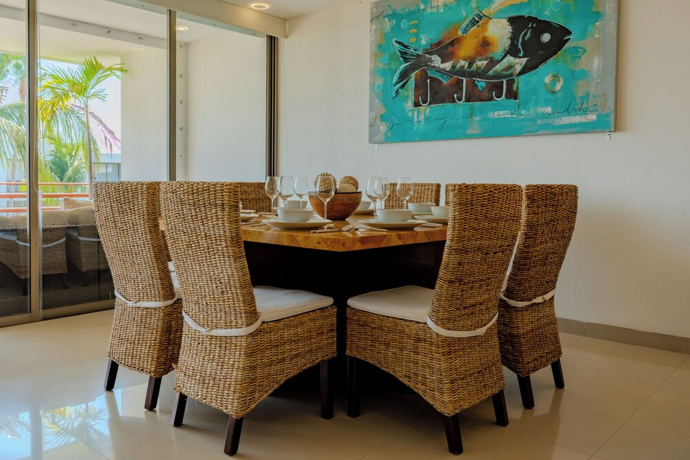 Luxury Condo with Private Beach 4BR