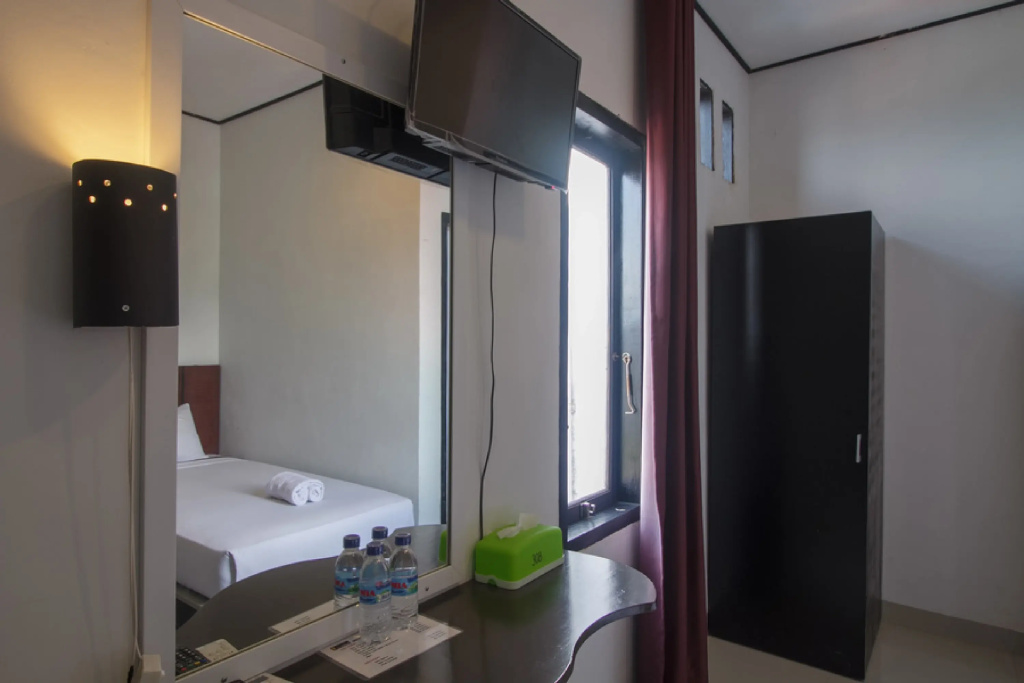 RedDoorz near Jalan Sudirman Padang