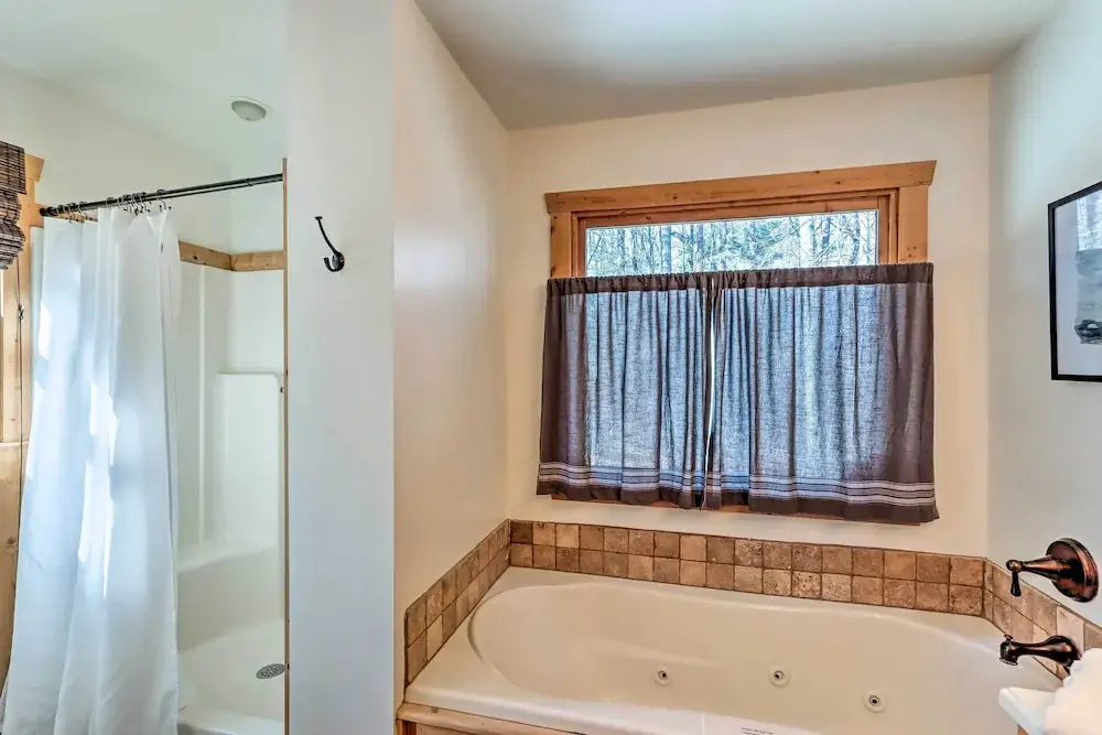 Resort-Style Home with Hot Tub in Ellijay