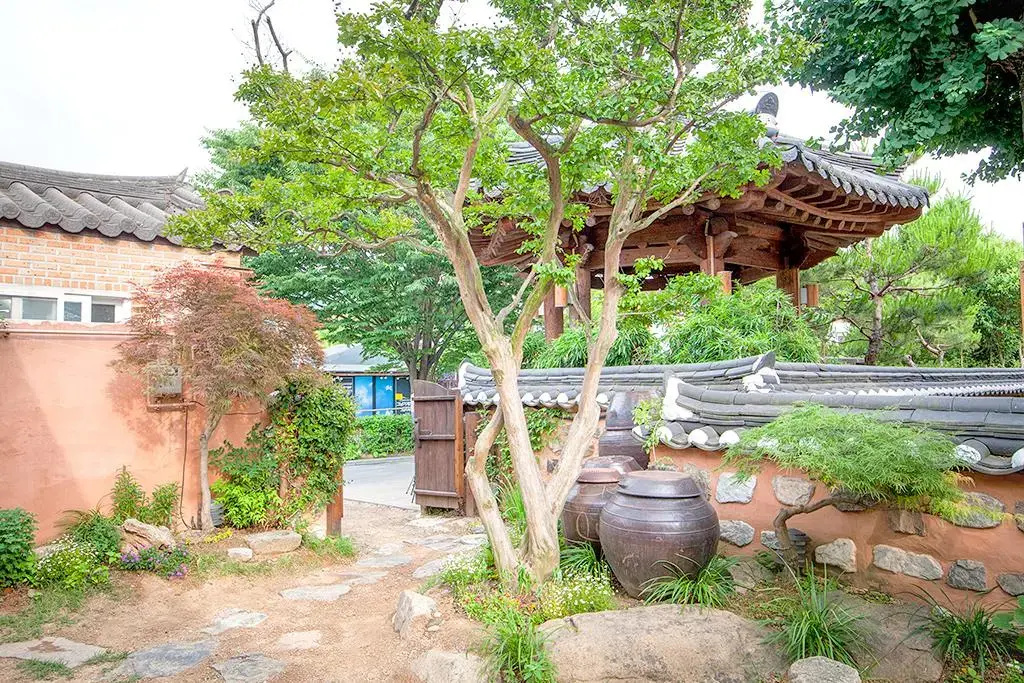 Jeonju Omokheon Hanok Stay
