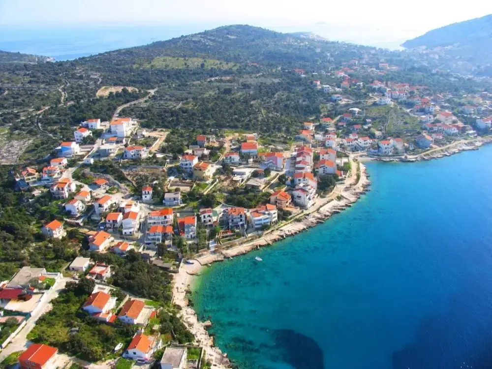 A1- apt With Terrace, Just 3 min Walk to the Beach