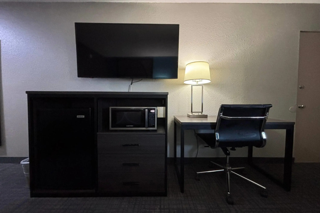 Super 8 by Wyndham Belleville St. Louis Area