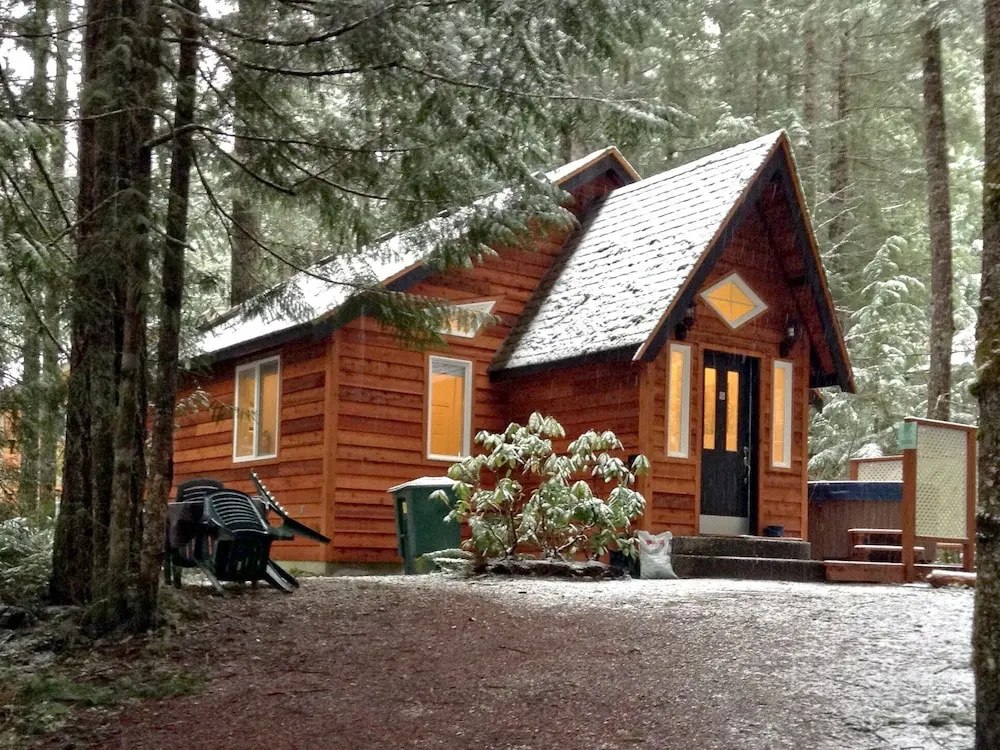 Glacier Springs Cabin 16 - This is a Great Cottage With an Outdoor hot tub