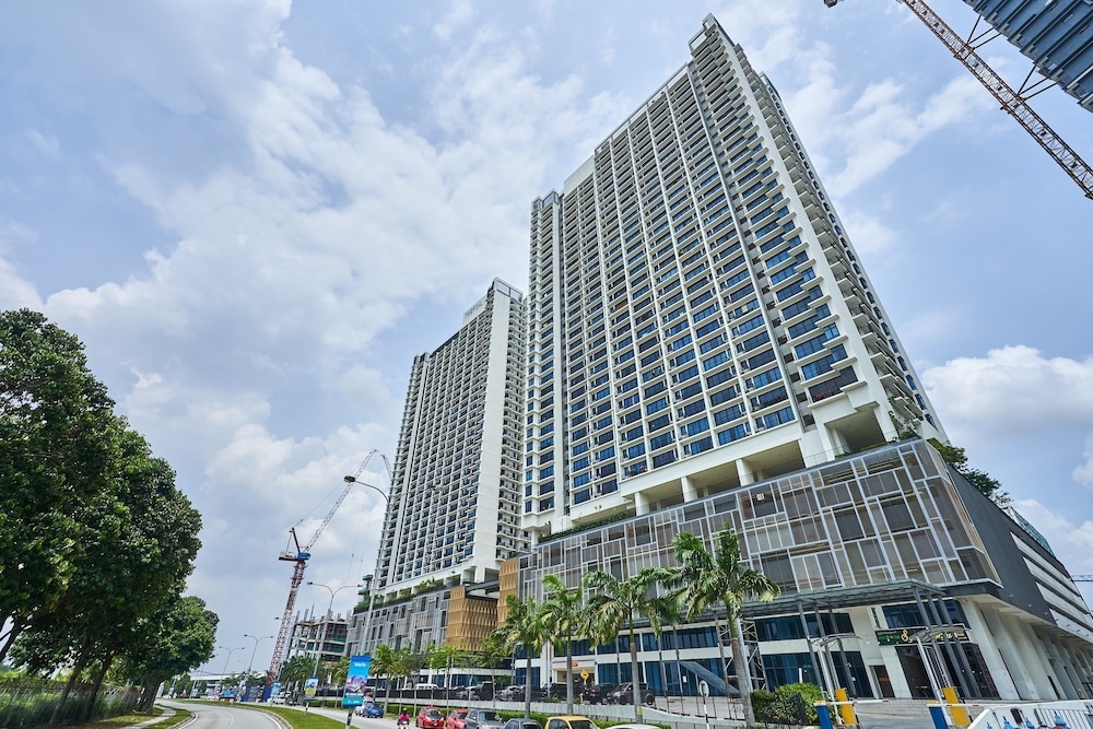 OYO Home 44001 Elegant Studio Setia Alam Trefoil