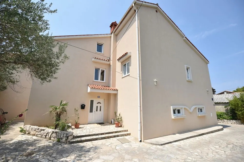 Apartments Zeno