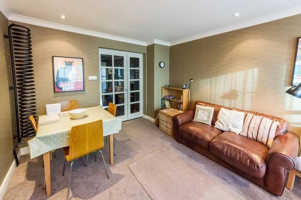 Contemporary Holyrood Apartment