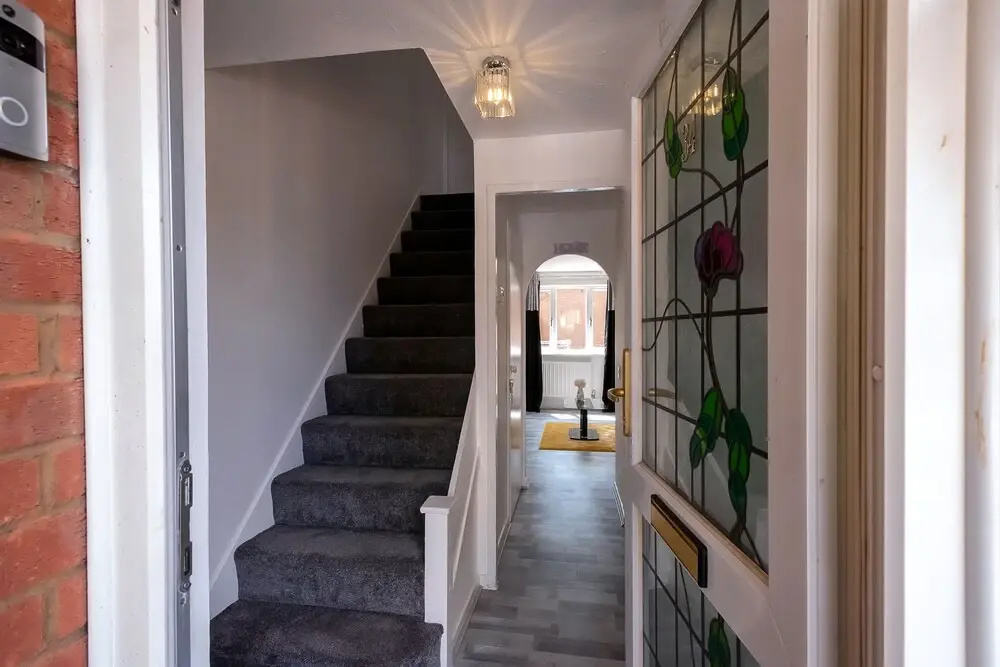 A Stunning 2 BED Home ON THE River Thames!