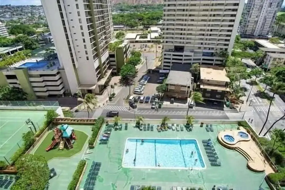 22nd Floor Condo with Stunning Ocean Views and Free Parking!