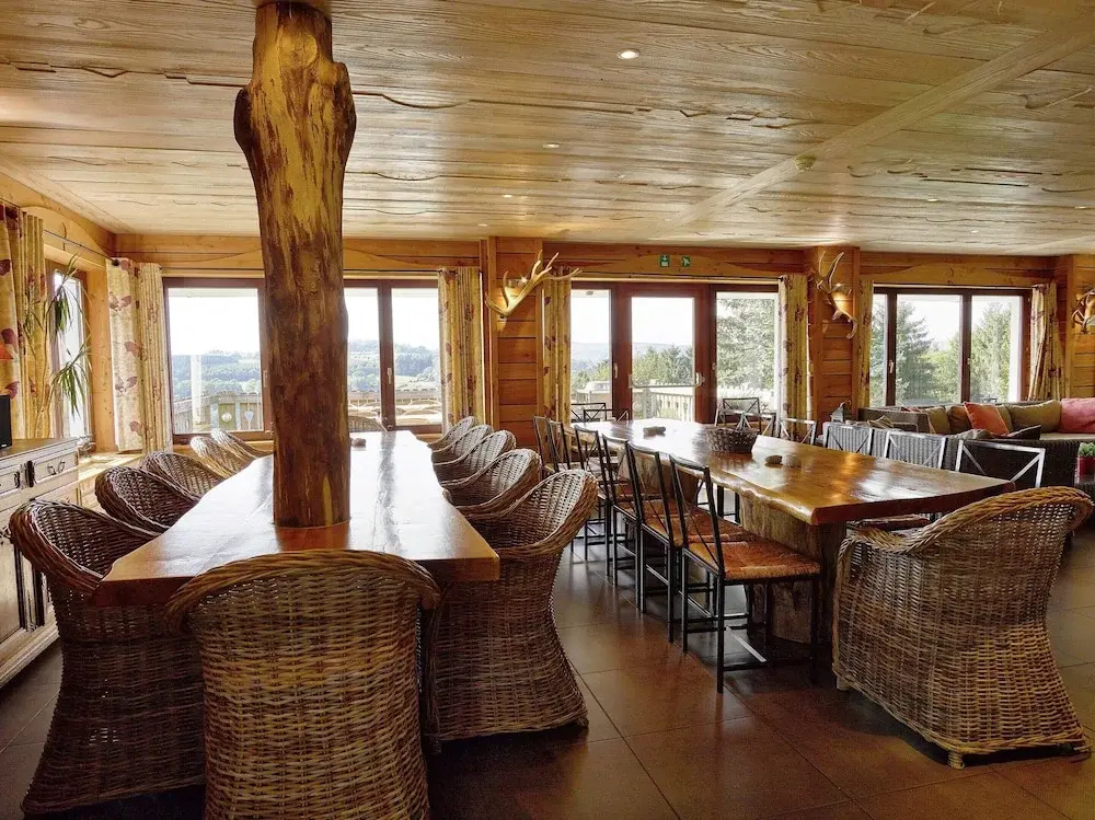 Luxurious Holiday Home in Stoumont With Pool & Bar