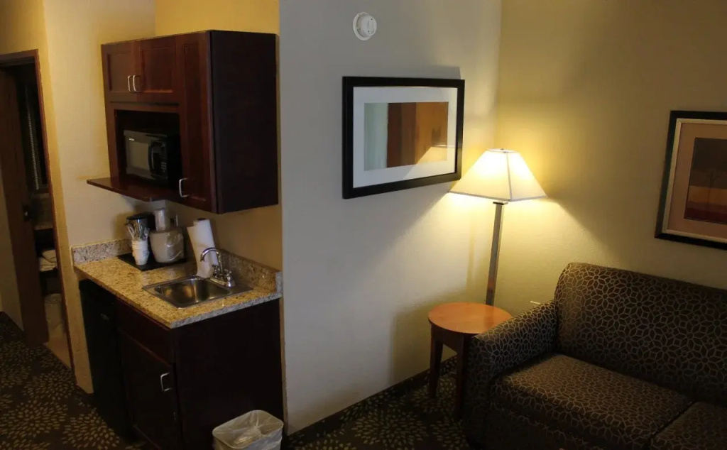 Holiday Inn Express & Suites Starkville by IHG