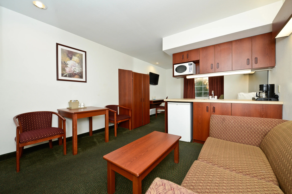 Americas Best Value Inn & Suites Lake Charles at I-210 E 5