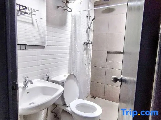Mediterania Lagoon 3BR less than 5 min drive to JIE expo