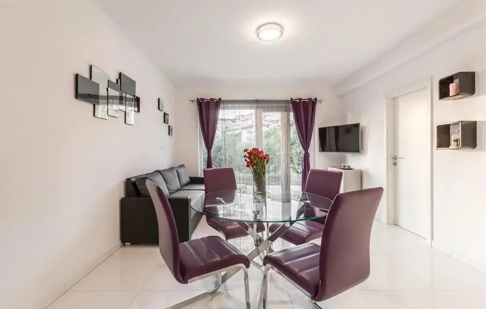 Nice Home in Podstrana With Wifi and 2 Bedrooms