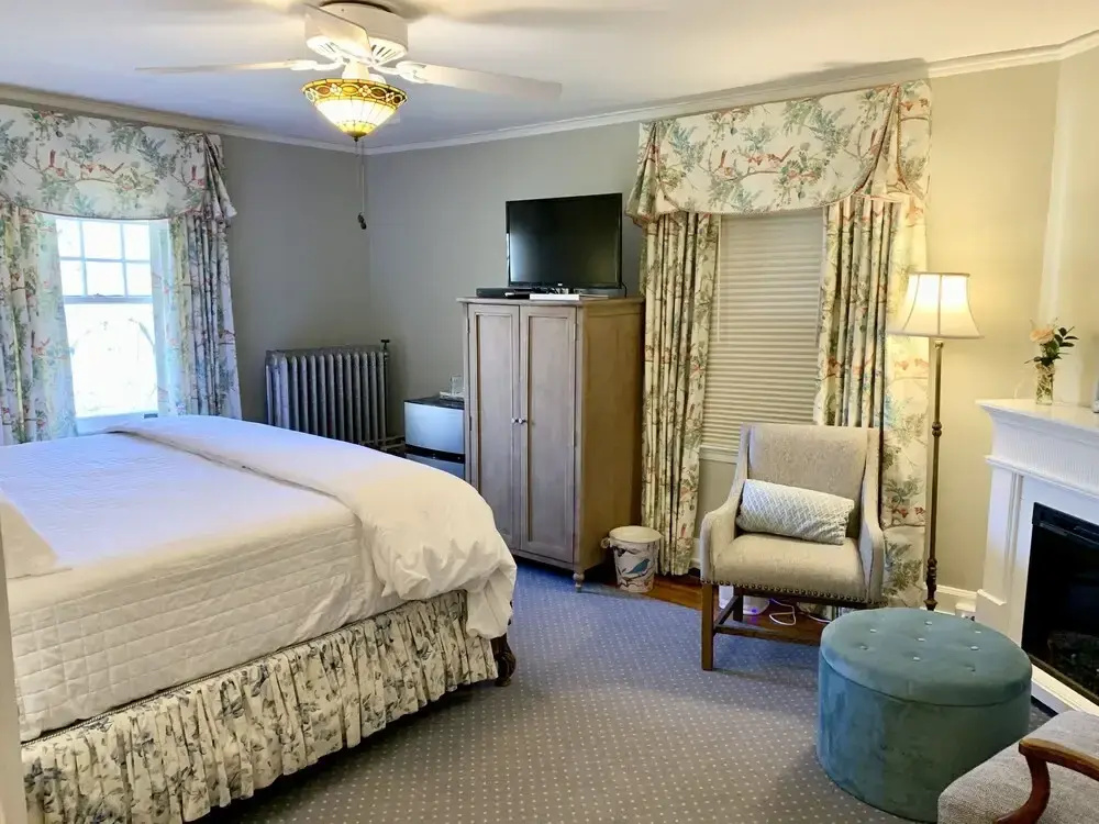 Pinecrest Bed & Breakfast