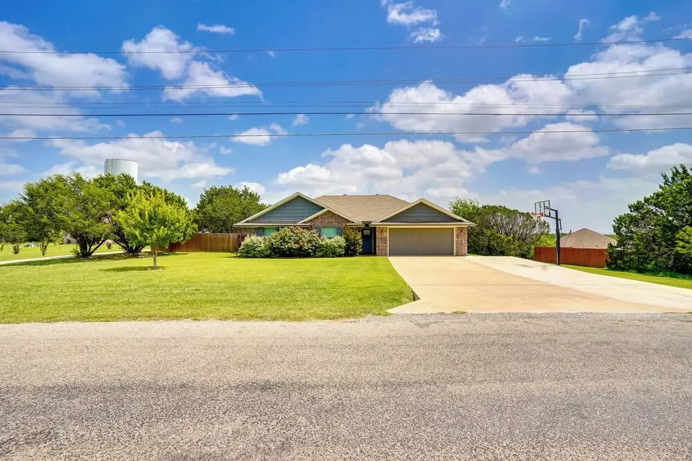 Inviting Granbury Home w/ Fire Pit: 3 Mi to Lake!